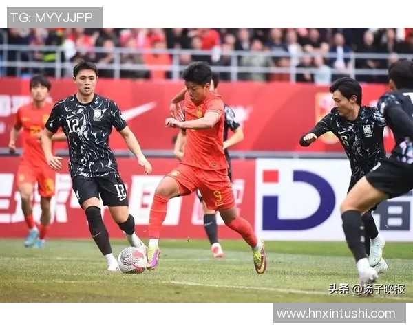 国足与韩国球员赛场冲突引发热议打架视频引发球迷关注与讨论 国足与韩国球员赛场冲突引发热议打架视频引发球迷关注与讨论