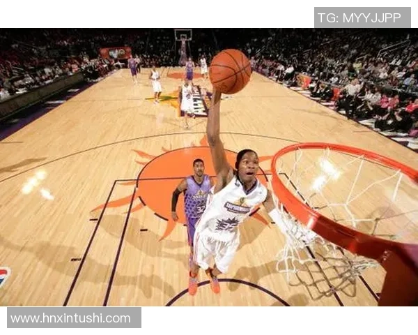 卡梅隆约翰逊的篮球之路：从新秀到明星的成长历程与挑战